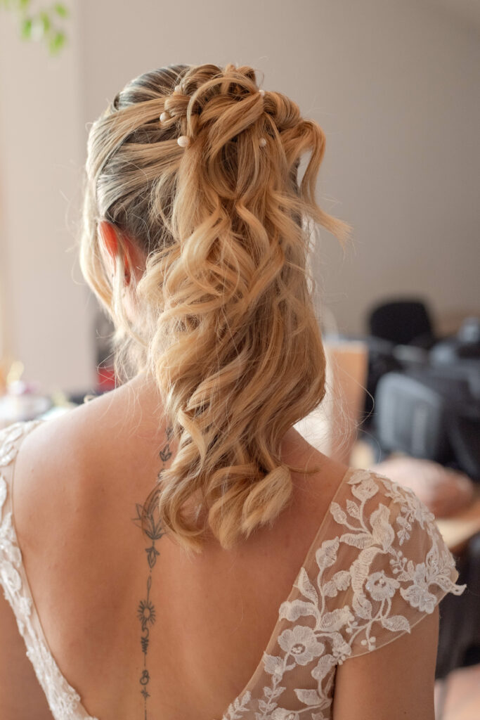 la belle coiffure de la mariée